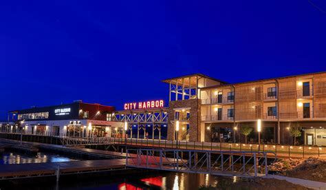 city harbor restaurants.